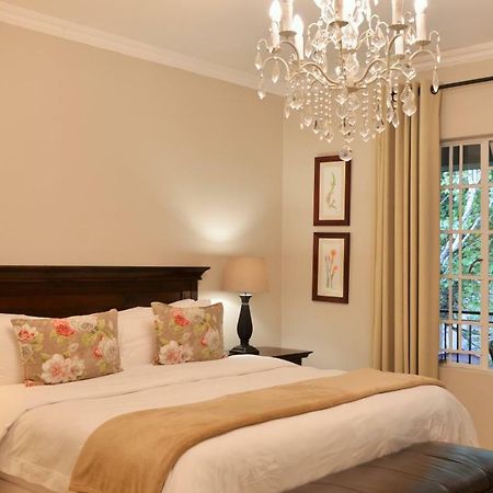 La Vieille Ferme Hotel Johannesburg Exterior foto