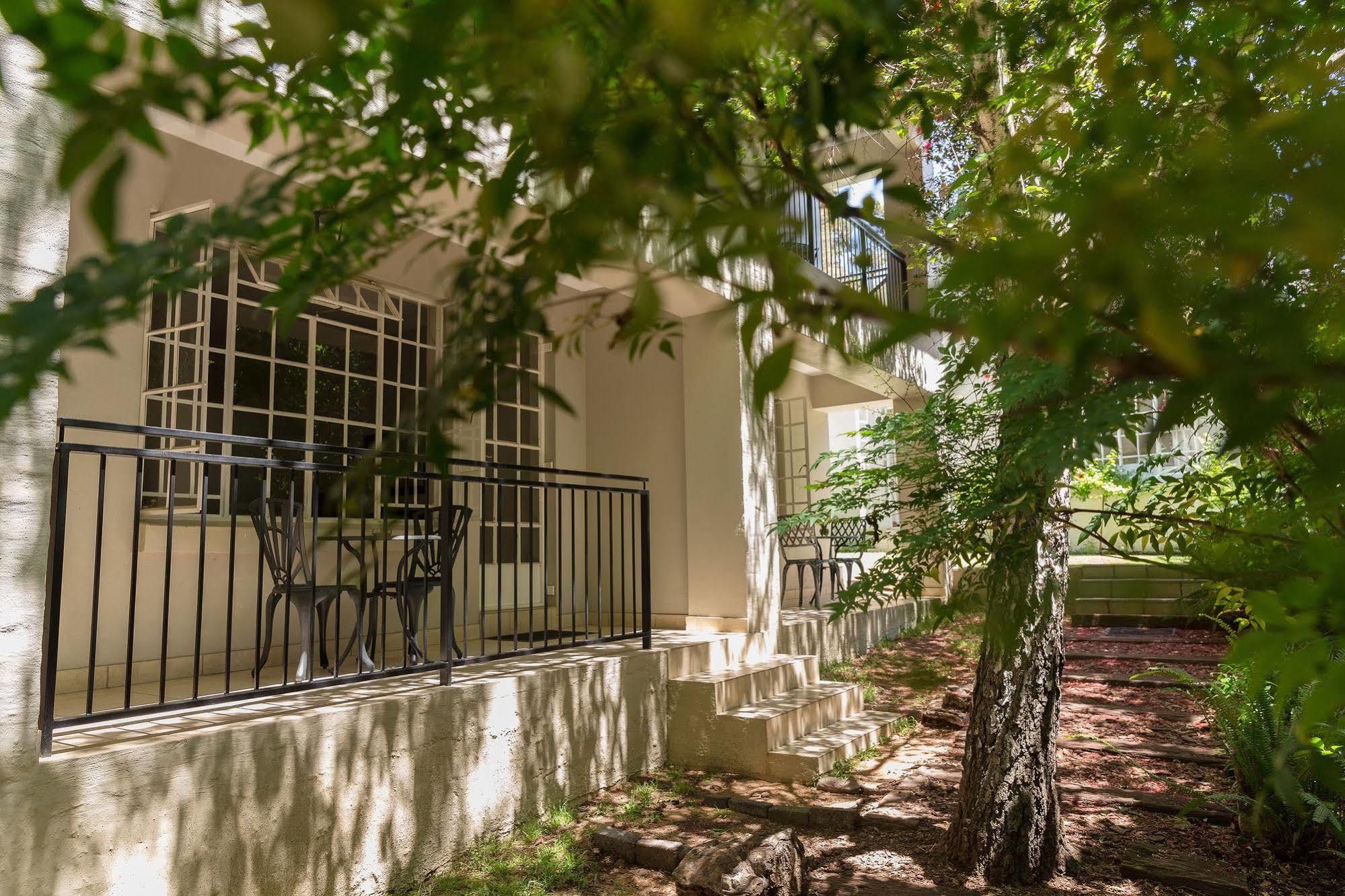 La Vieille Ferme Hotel Johannesburg Exterior foto