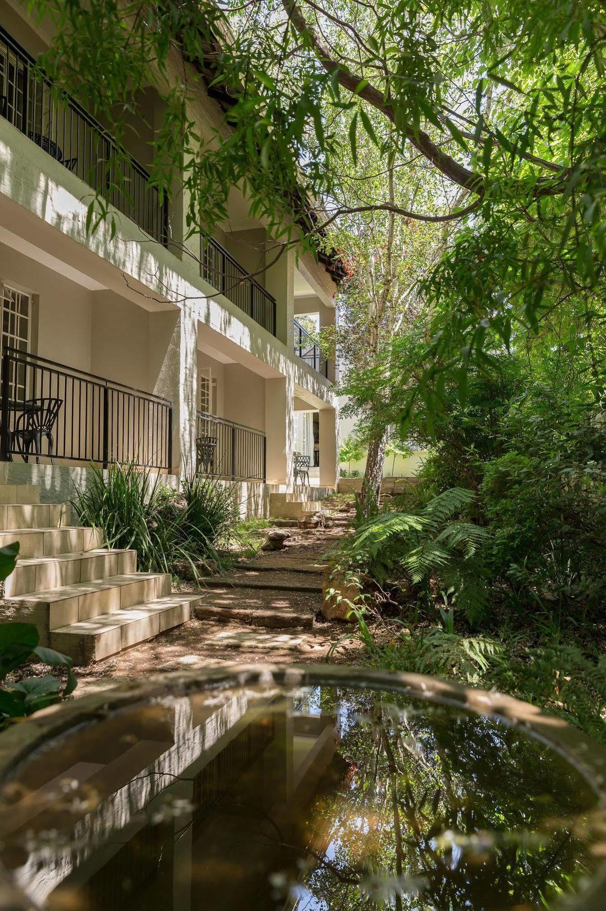 La Vieille Ferme Hotel Johannesburg Exterior foto